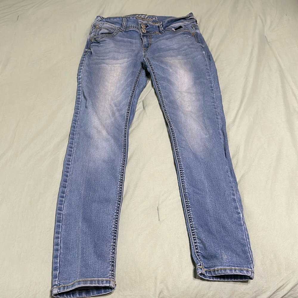 Wallflower skinny jeans. Medium.